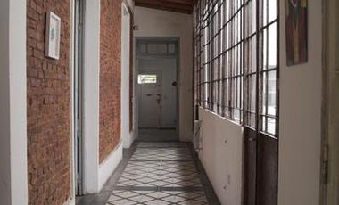 OPORTUNIDAD !!!! Casa antigua reciclada- Lomas de Zamora Este