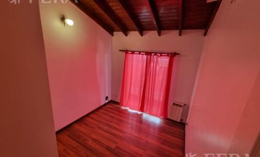 Venta de casa 5 ambientes con cochera y piscina en Belén de Escobar