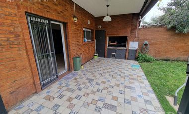 Venta de casa 5 ambientes con cochera y piscina en Belén de Escobar