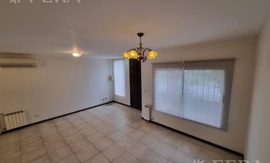 Venta de casa 5 ambientes con cochera y piscina en Belén de Escobar