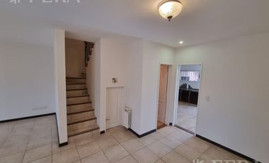 Venta de casa 5 ambientes con cochera y piscina en Belén de Escobar