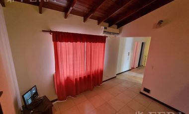 Venta de casa 5 ambientes con cochera y piscina en Belén de Escobar