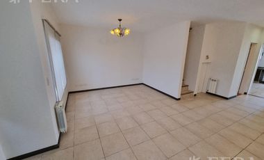 Venta de casa 5 ambientes con cochera y piscina en Belén de Escobar
