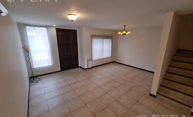 Venta de casa 5 ambientes con cochera y piscina en Belén de Escobar