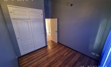 Venta de casa 5 ambientes con cochera y piscina en Belén de Escobar