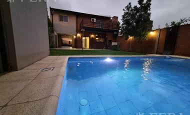 Venta de casa 5 ambientes con cochera y piscina en Belén de Escobar