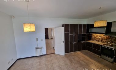 Venta de casa 5 ambientes con cochera y piscina en Belén de Escobar
