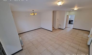 Venta de casa 5 ambientes con cochera y piscina en Belén de Escobar