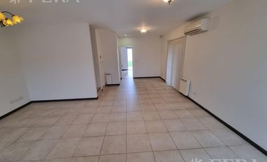 Venta de casa 5 ambientes con cochera y piscina en Belén de Escobar