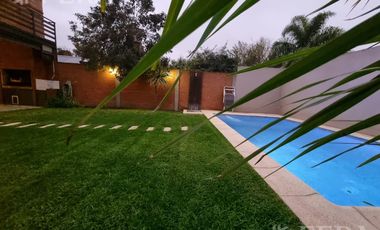 Venta de casa 5 ambientes con cochera y piscina en Belén de Escobar