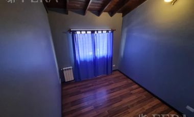 Venta de casa 5 ambientes con cochera y piscina en Belén de Escobar