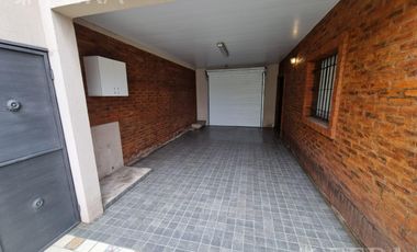 Venta de casa 5 ambientes con cochera y piscina en Belén de Escobar