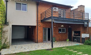 Venta de casa 5 ambientes con cochera y piscina en Belén de Escobar