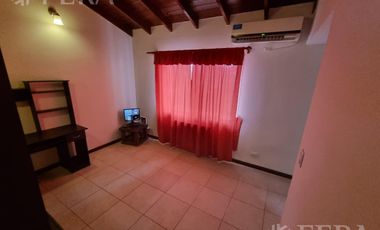 Venta de casa 5 ambientes con cochera y piscina en Belén de Escobar