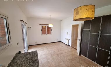 Venta de casa 5 ambientes con cochera y piscina en Belén de Escobar