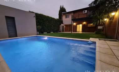 Venta de casa 5 ambientes con cochera y piscina en Belén de Escobar