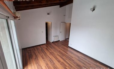 Venta de casa 5 ambientes con cochera y piscina en Belén de Escobar