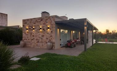 Casa - Roldan-  Barrio Las Tardes- Panamá 2835- Venta