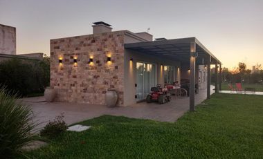Casa - Roldan-  Barrio Las Tardes- Panamá 2835- Venta