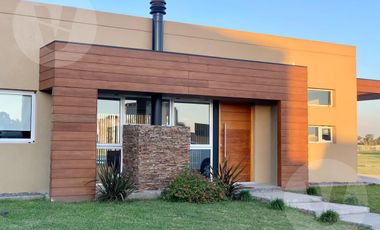 Casa en venta - Barrio Lagos de Canning