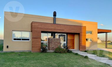 Casa en venta - Barrio Lagos de Canning