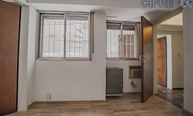 PH USO PROFESIONAL - IMPECABLE - En 2 plantas 242m2 al frente - Villa Urquiza