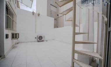 PH USO PROFESIONAL - IMPECABLE - En 2 plantas 242m2 al frente - Villa Urquiza