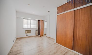 PH USO PROFESIONAL - IMPECABLE - En 2 plantas 242m2 al frente - Villa Urquiza