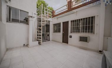 PH USO PROFESIONAL - IMPECABLE - En 2 plantas 242m2 al frente - Villa Urquiza