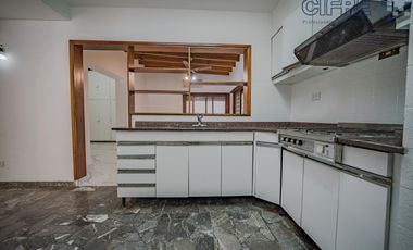 PH USO PROFESIONAL - IMPECABLE - En 2 plantas 242m2 al frente - Villa Urquiza