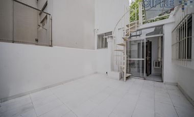 PH USO PROFESIONAL - IMPECABLE - En 2 plantas 242m2 al frente - Villa Urquiza