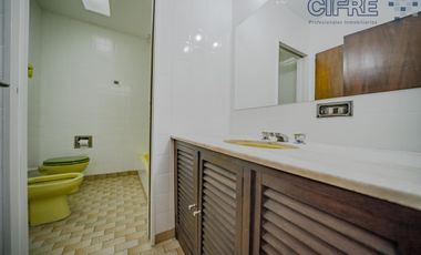 PH USO PROFESIONAL - IMPECABLE - En 2 plantas 242m2 al frente - Villa Urquiza