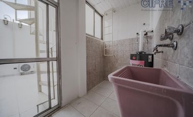 PH USO PROFESIONAL - IMPECABLE - En 2 plantas 242m2 al frente - Villa Urquiza