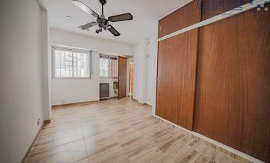 PH USO PROFESIONAL - IMPECABLE - En 2 plantas 242m2 al frente - Villa Urquiza