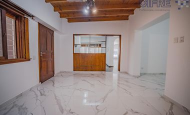 PH USO PROFESIONAL - IMPECABLE - En 2 plantas 242m2 al frente - Villa Urquiza