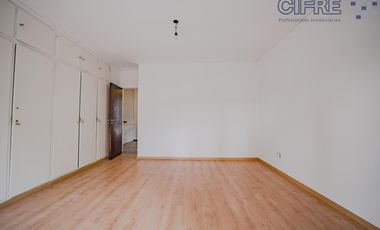 PH USO PROFESIONAL - IMPECABLE - En 2 plantas 242m2 al frente - Villa Urquiza
