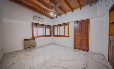 PH USO PROFESIONAL - IMPECABLE - En 2 plantas 242m2 al frente - Villa Urquiza