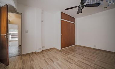 PH USO PROFESIONAL - IMPECABLE - En 2 plantas 242m2 al frente - Villa Urquiza