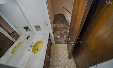 PH USO PROFESIONAL - IMPECABLE - En 2 plantas 242m2 al frente - Villa Urquiza