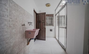 PH USO PROFESIONAL - IMPECABLE - En 2 plantas 242m2 al frente - Villa Urquiza