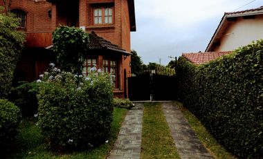 CASA EN VENTA EN BARRIO SAN RAFAEL MAR DE AJO- CUATRO AMBIENTES