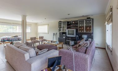 En venta Ayres de Pilar divina casa de 4 dorm sobre  terreno de 1