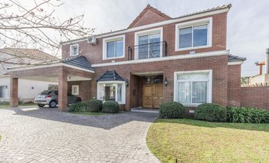 En venta Ayres de Pilar divina casa de 4 dorm sobre  terreno de 1