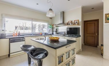 En venta Ayres de Pilar divina casa de 4 dorm sobre  terreno de 1