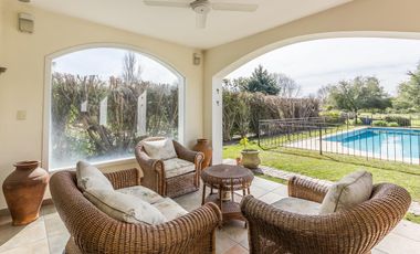 En venta Ayres de Pilar divina casa de 4 dorm sobre  terreno de 1