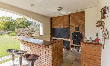 En venta Ayres de Pilar divina casa de 4 dorm sobre  terreno de 1