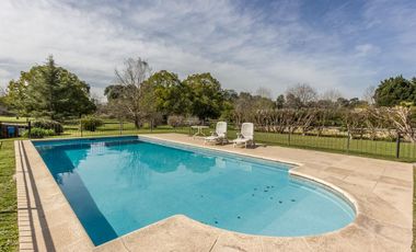 En venta Ayres de Pilar divina casa de 4 dorm sobre  terreno de 1