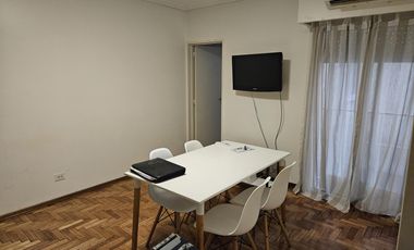 Muy buen depto de dos ambientes en alquiler . Amoblado y equipado.
