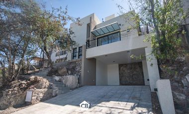 CASA en Terrazas de La Estanzuela – ¡Con Pileta y Vista Increíble!
