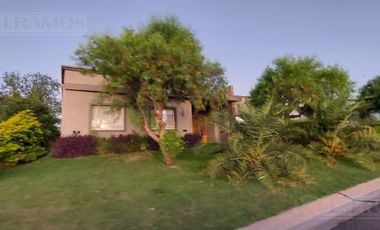 Casa en Countries/B.Cerrado (Escobar)